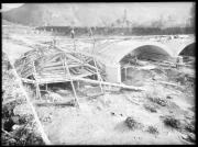 Ripresa in esterno. Costruzione di un ponte