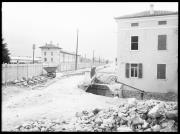 Ripresa in esterno. Cantiere, stazione ferroviaria, binario