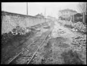 Ripresa in esterno. Cantiere, stazione ferroviaria, binario
