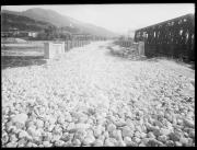 Ripresa in esterno. Cantiere, due ponti