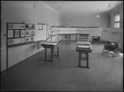 Ripresa interno. Esposizione, due iscrizioni 