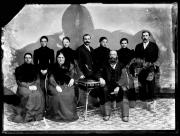 Ripresa in studio. Ritratto di gruppo di tre uomini e sei donne