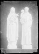 Ripresa di oggetti. Statue della Santa Maria e di San Antonio con il bambino