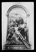 Riproduzione. Rappresentazione della via crucis. Gesú con la croce e con la scritta 