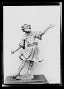 Ripresa di un oggetto. Statua di un uomo con la barba