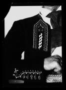 Ripresa di un oggetto. Giacca ricamata della del vestito tradizionale di San Genesio