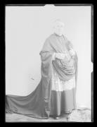 Ripresa in studio. Ritratto di un ecclesiastico