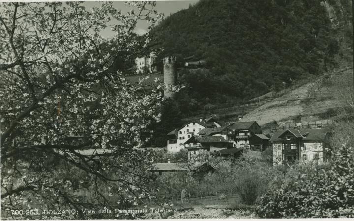 Burgruine Treuenstein in Bozen von der Talferpromenade aus