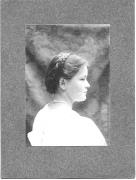 ritratto di donna (Positivo) (1906/01/01 - 1906/12/31)