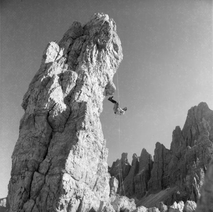 alpinista (Positivo) di Foto Elisabeth Fuchs-Hauffen, Überlingen/Bodensee,Fuchs-Hauffen, Elisabeth (1970/07/01 - 1970/07/31)