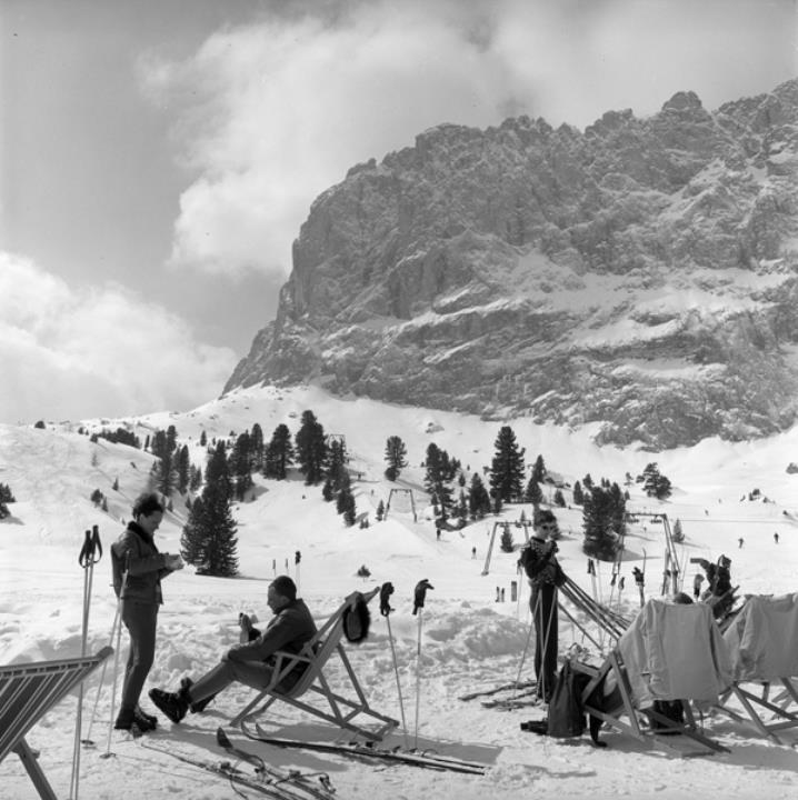Skifahrer (Positivo) di Foto Elisabeth Fuchs-Hauffen, Überlingen/Bodensee,Fuchs-Hauffen, Elisabeth (1968/03/01 - 1968/03/31)