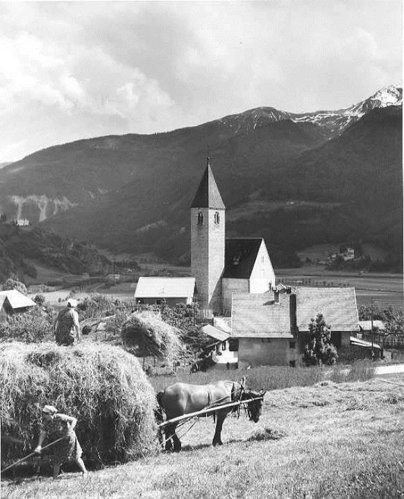 Kirche Sterzing Flains (Positivo) di Foto Elisabeth Fuchs-Hauffen, Überlingen/Bodensee,Fuchs-Hauffen, Elisabeth (1974/07/01 - 1974/07/73)