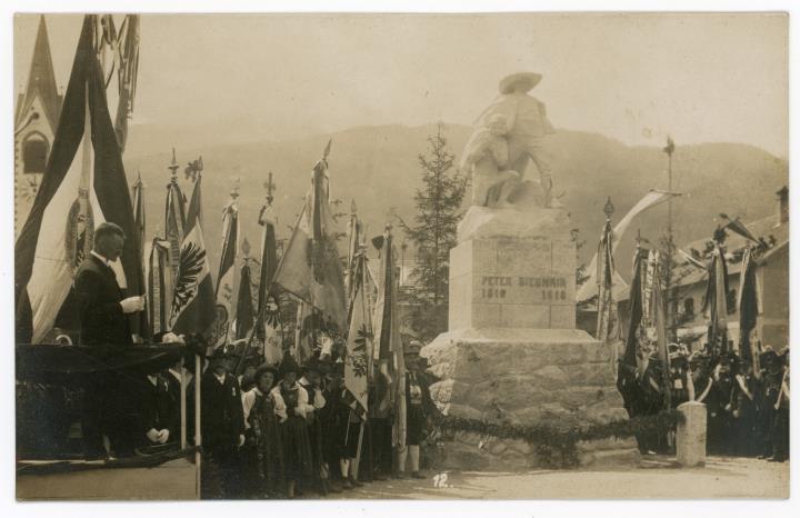 monumento (Positivo) di R. Largajolli (1910/01/01 - 1910/12/31)