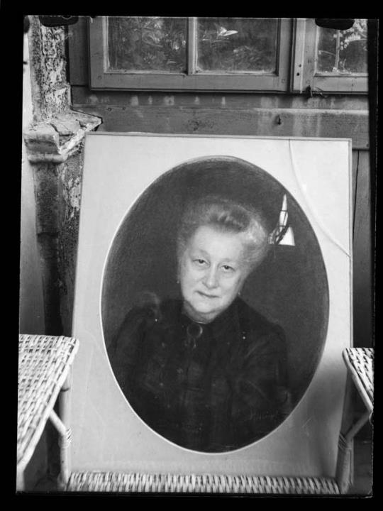 ritratto di donna (Positivo) di Ellmenreich, Albert (1934/01/01 - 1934/12/31)